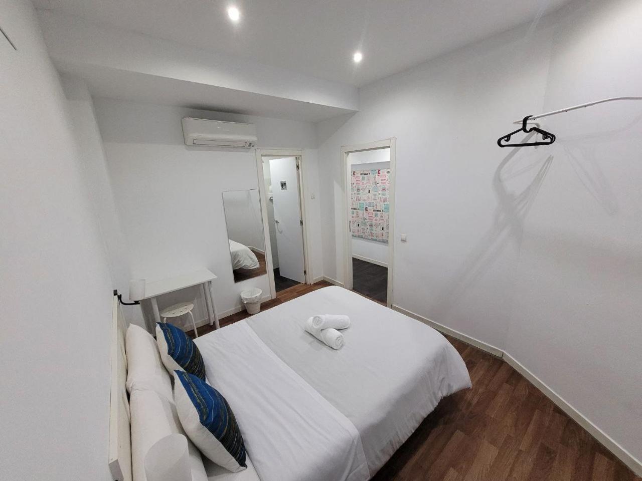 Ayz Frailes - Auto Check-In Property (Adults Only) Malaga Bagian luar foto