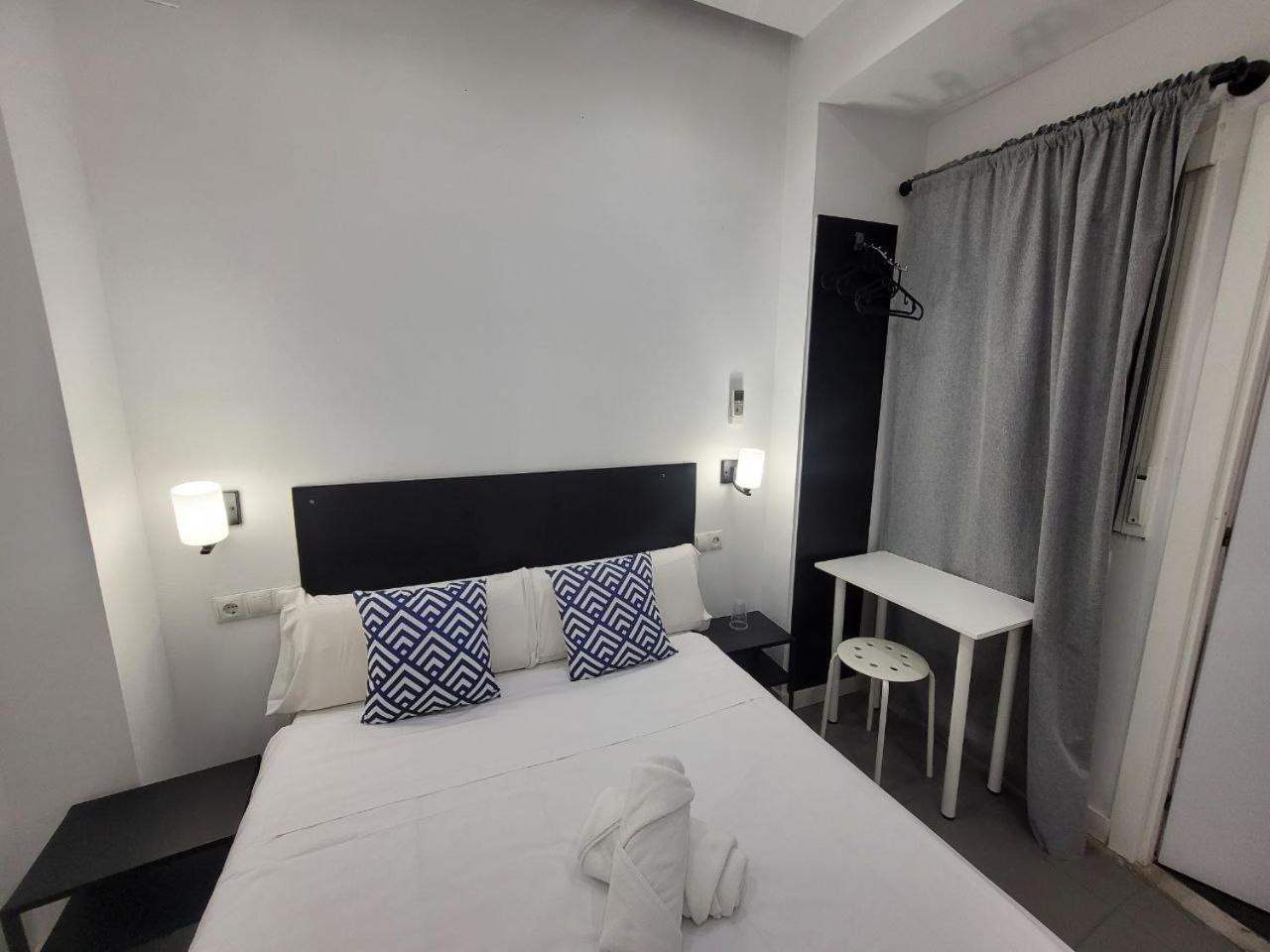 Ayz Frailes - Auto Check-In Property (Adults Only) Malaga Bagian luar foto