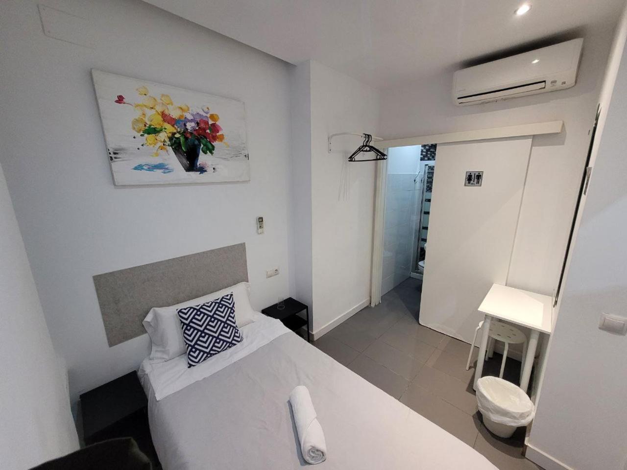 Ayz Frailes - Auto Check-In Property (Adults Only) Malaga Bagian luar foto